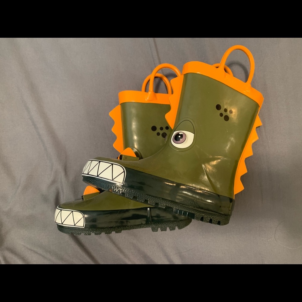 New Size 8 Dragon Rain Boots